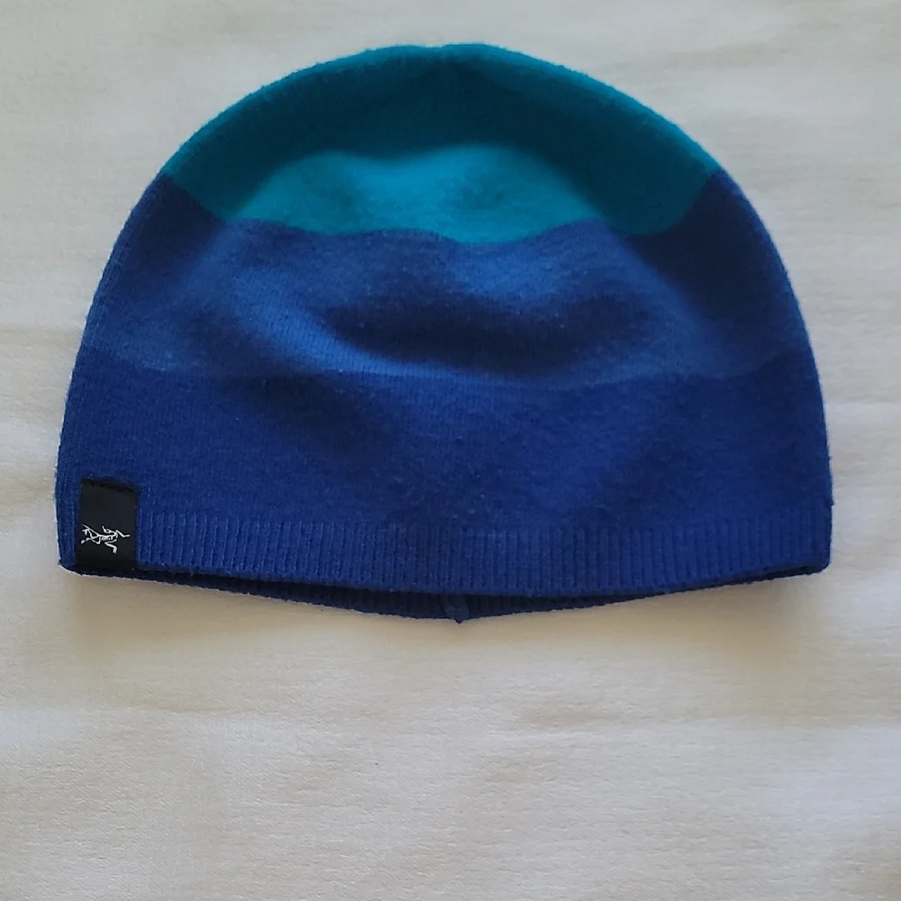ARCTERYX OS Blue and Teal Beanie - Picture 1 of 4